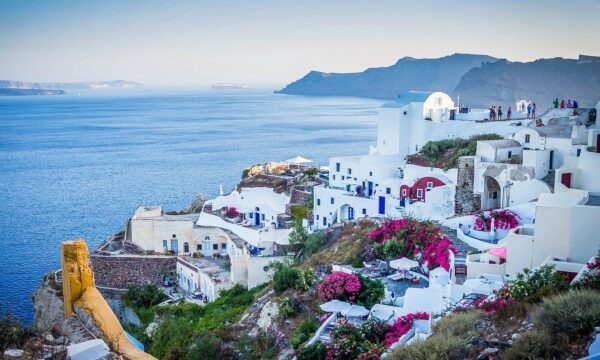 La Grecia riapre il turismo per 29 paesi, nella lista non c’è l’Italia