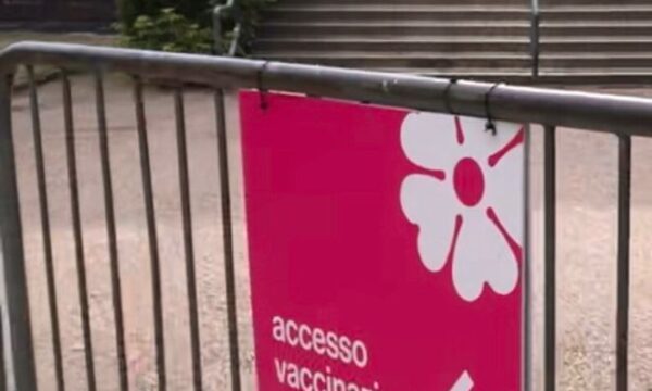 Vaccini in Toscana: iniziano oggi in anticipo le prenotazioni ‘last minute’
